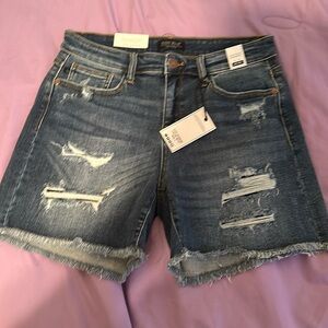 Size Large NWT Judy Blue shorts